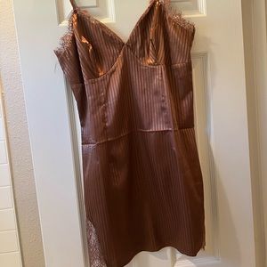 Beige Botany silk Dress in brown with lace on sides - size medium new with tags